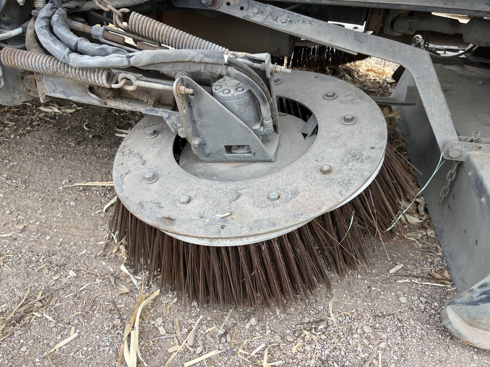 CAMION CON BARREDORA SCHWARZE A7000